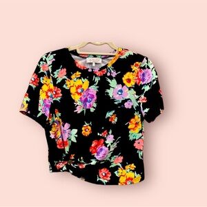 Cute floral crop top. Excellent condition. Worn once. size small